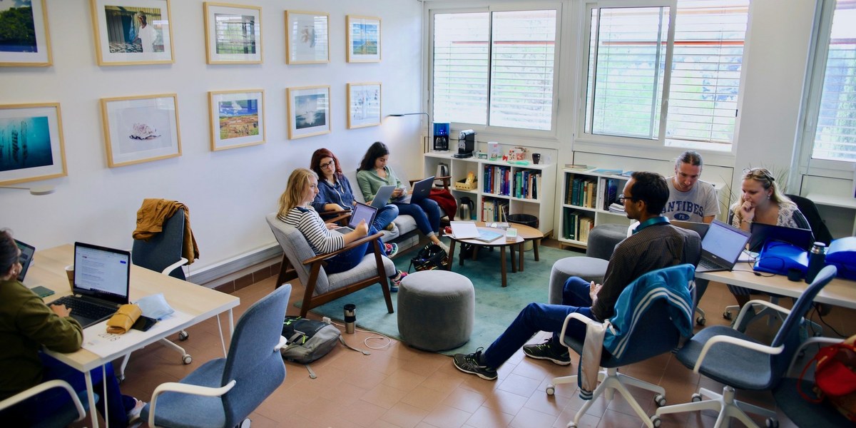 étudiants dans une BU